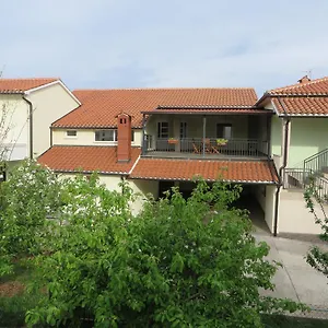 apartment-mare-medulin.in-istria.net/